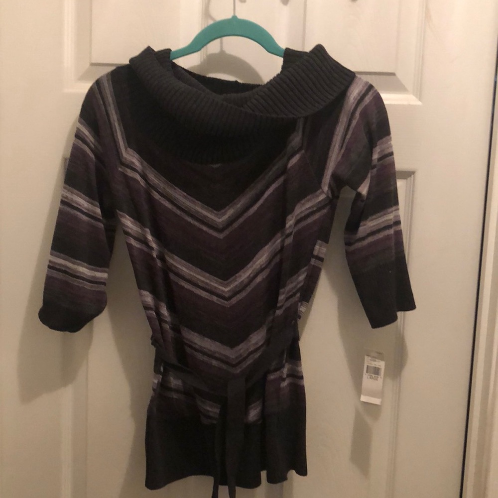 New, size Large pullover dressy sweater w belt